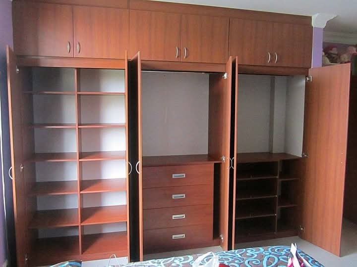 Closet de melamina con cajones y zapatera